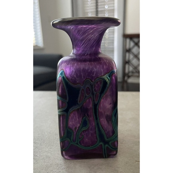 Robert Held 4” Small Triangular Purple Bud Vase w/Iridescent Swirl Design SIGNED - Picture 2 of 12